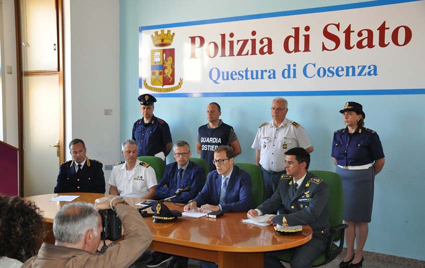 Un momento della conferenza stampa con il procuratore capo di Castrovillari Eugenio Facciolla