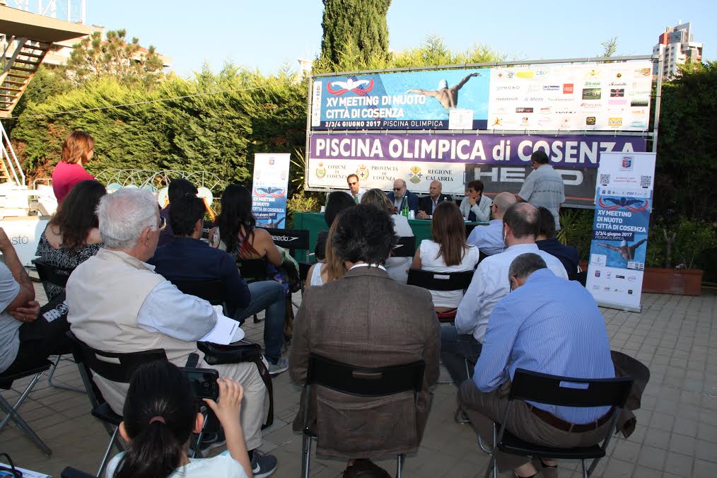 Presentato a Cosenza il XV Meeting di nuoto a Cosenza