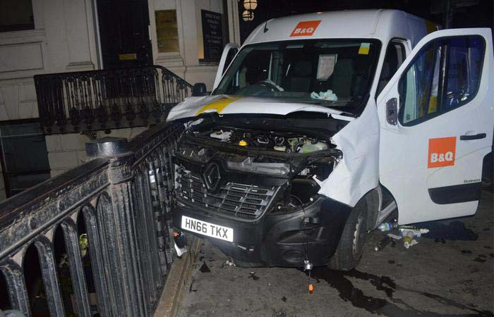 Il furgone usato dai terroristi sul London Bridge lo scorso 3 giugno