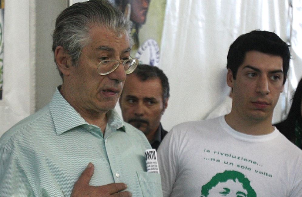 Umberto e Renzo Bossi (Ansa)