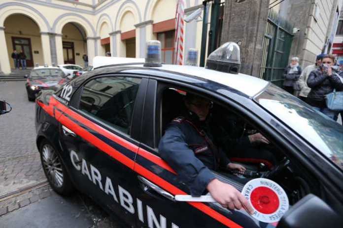 gazzella carabinieri Lamezia Terme. Intimidazioni a scopo estorsivo, arrestato 20enne