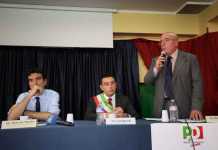 Il ministro Maurizio Martina e il presidente della Regione Calabria Mario Oliverio durante il suo intervento