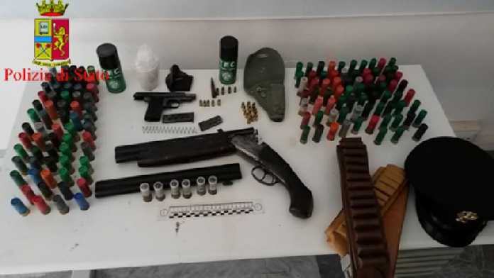 armi-munizioni-reggio-calabria armi e munizioni sequestrate dalla Polizia a Reggio Calabria