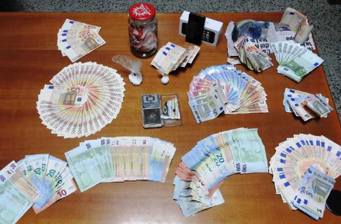 soldi-e-droga Droga e 14 mila euro a San Benedetto Ullano, arrestato 39enne