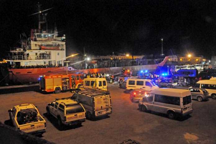 sbarco-migranti-notte Sbarco migranti di notte