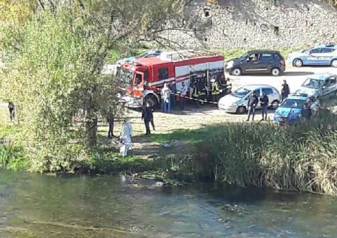 Investigatori al lavoro dove è stato rinvenuto il cadavere di Maurizio Ritacco