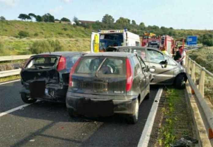 carambola-auto incidente stradale