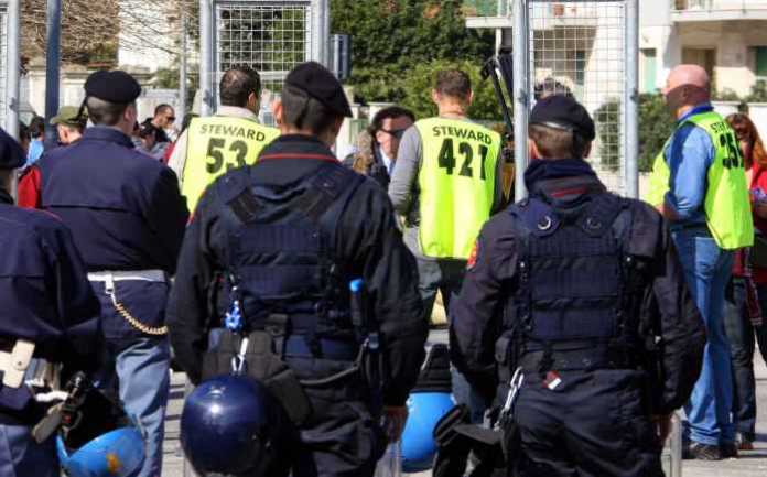 Steward allo stadio