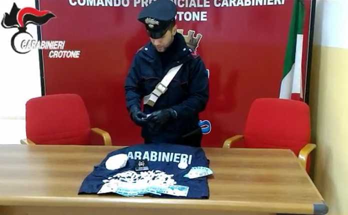 La cocaina sequestrata alla coppia di insospettabili di Crotone La cocaina sequestrata alla coppia di insospettabili di Crotone