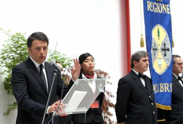 Matteo Renzi in una visita in Calabria