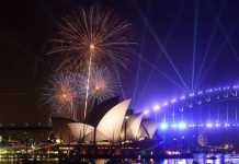 Capodanno: festa di fuochi d'artificio sulla baia di Sydney