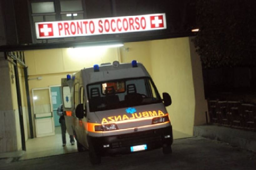 Donna muore al pronto soccorso di Cosenza, proteste dei familiari
