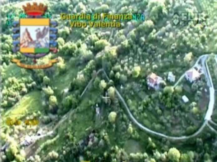 Una immagine aerea durante il sequestro in località Buffetta a Vibo Abusi edilizia, indagate 13 persone a Vibo. C'è anche ex assessore