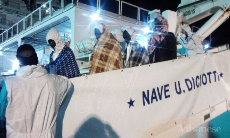 Sbarco dei migranti nave Diciotti