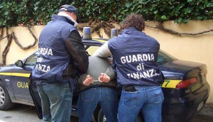 Arresto guardia di finanza Arresto guardia di finanza