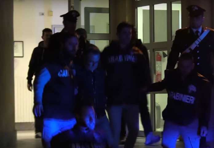 Salvatore Fuscaldo mentre viene condotto in carcere Salvatore Fuscaldo mentre viene condotto in carcere