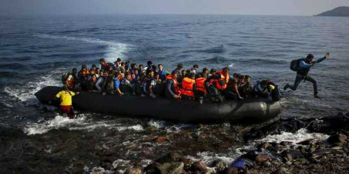 barcone mare migranti barcone mare migranti