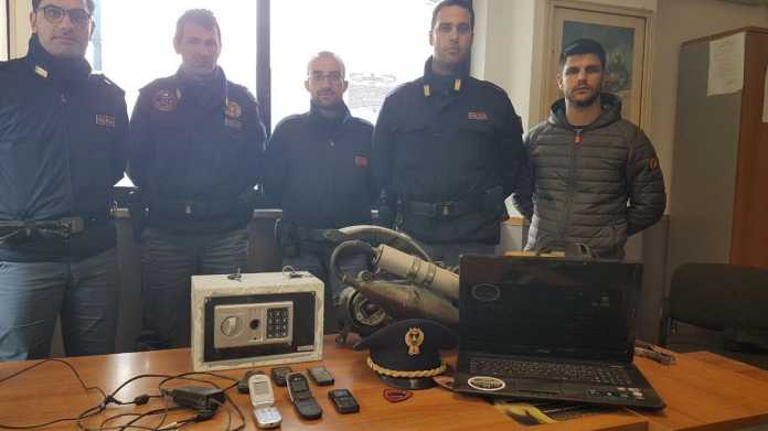Furto in un negozio, due arresti della Polzia a Crotone