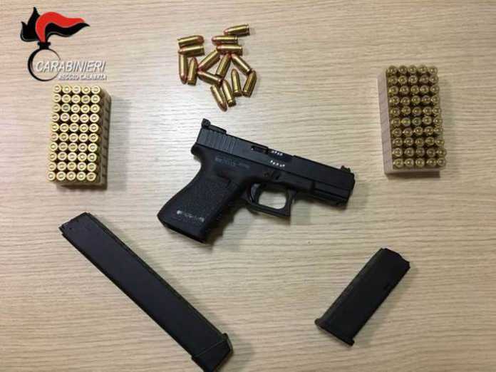 L'arma e le munizioni detenute illegalmente