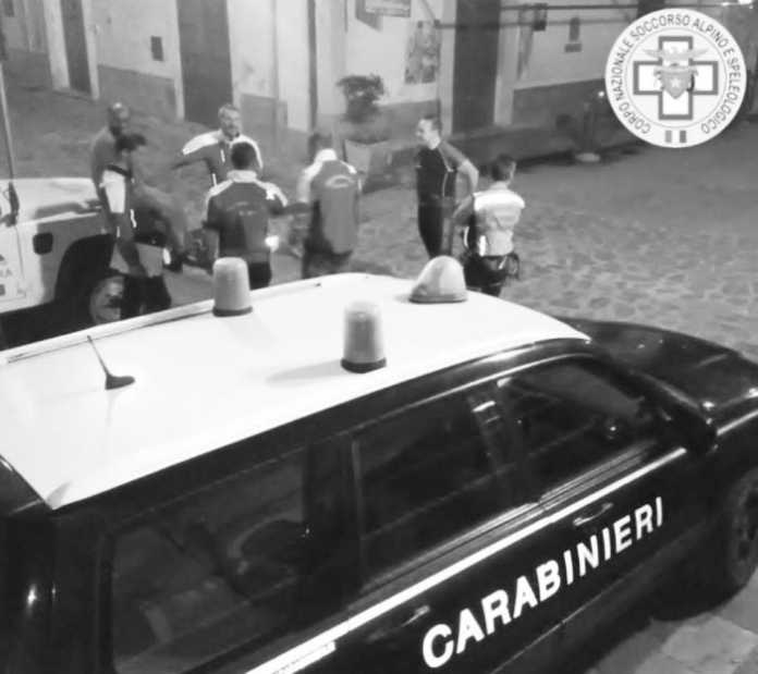 Cinque turisti messi in salvo da carabinieri di Francavilla Marittima I cinque turisti messi in salvo