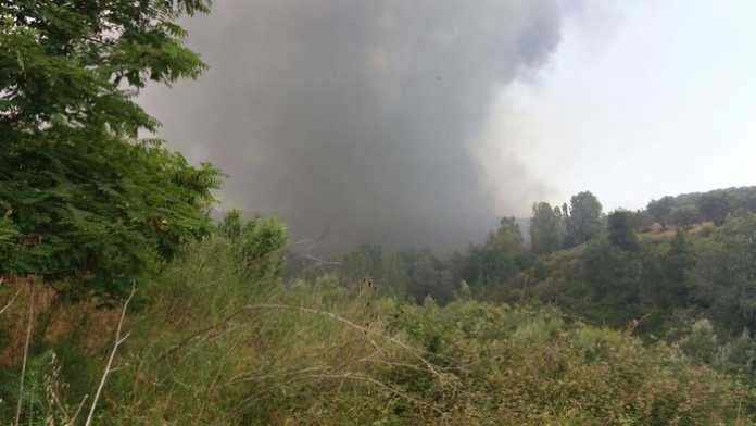 Incendio tra Castrolibero e Rende, interessata discarica rifiuti