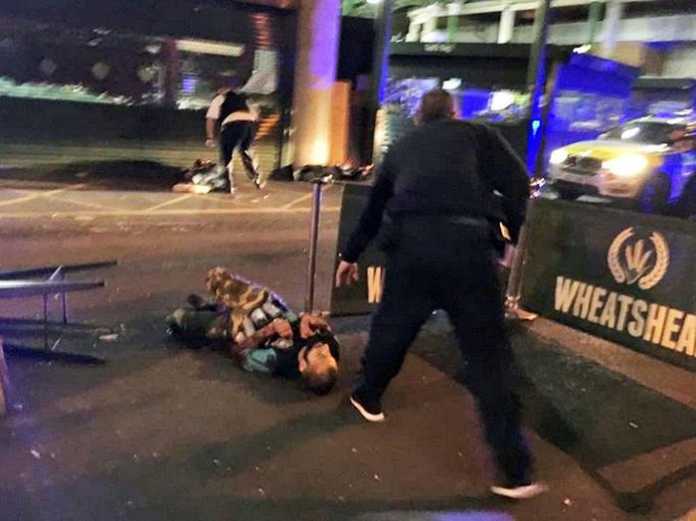 L'immagine scattata da Gabriele Sciotto a Borough Market, dopo la sparatoria tra polizia e terroristi