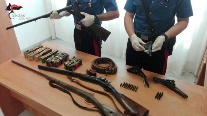 armi munizioni lamezia terme Le armi e le munizioni sequestrate allo stalker di Lamezia