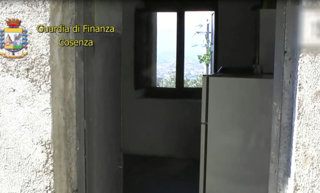 perquisizione finanza cosenza