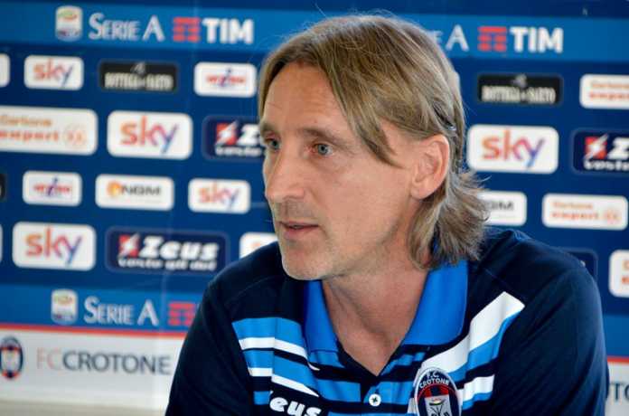 Davide Nicola tecnico Crotone Davide Nicola, allenatore del Crotone