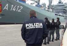 Polizia sbarco migranti