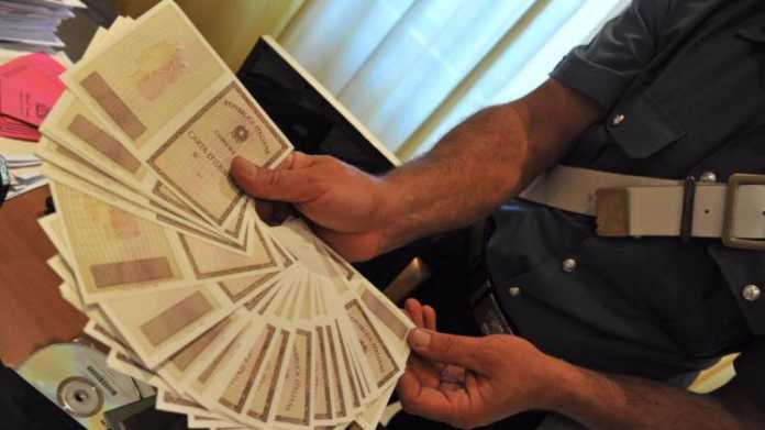 stamperia clandestina documenti falsi