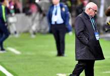 Carlo Tavecchio si è dimesso dalla Figc: “Contro di me sciacallaggio” Carlo Tavecchio, dopo la squalificazione dell'Italia contro la Svezia a San Siro.