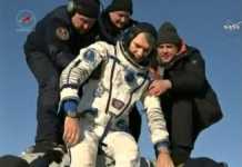 Ritorno dallo Spazio, atterrata la navetta Soyuz con Paolo Nespoli Paolo Nespoli subito dopo l'atterraggio