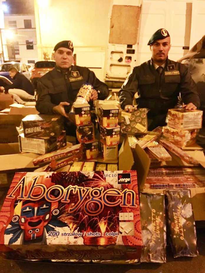 finanza fuochi artificio illegali finanza fuochi artificio illegali