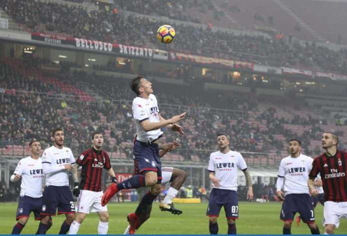 crotone milan Budimir in un'azione di Milan Crotone