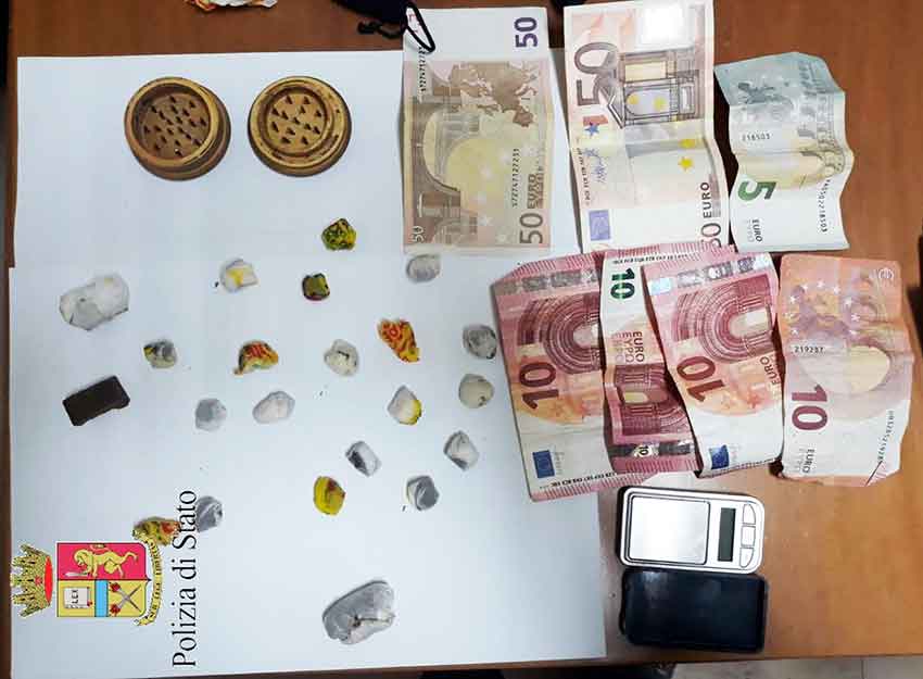 Corigliano, blitz della polizia nel market della droga: tre arresti 