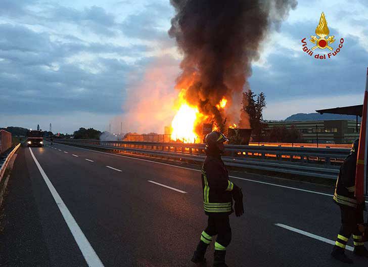 incendio camion autostrada