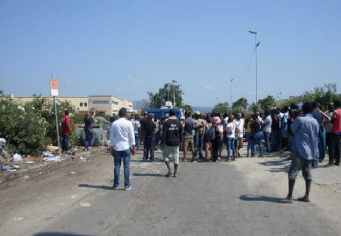 migranti tendopoli san ferdinando migranti tendopoli san ferdinando