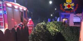 verbania auto precipita in giardino