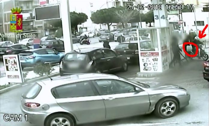 Antonino Labate a stazione di servizio