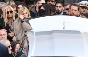 Rita Dalla Chiesa e Mara Venier all'uscita della chiesa degli Artisti in piazza del Popolo al termine dei funerali di Fabrizio Frizzi, Roma, 28 marzo 2018. ANSA/ETTORE FERRARI