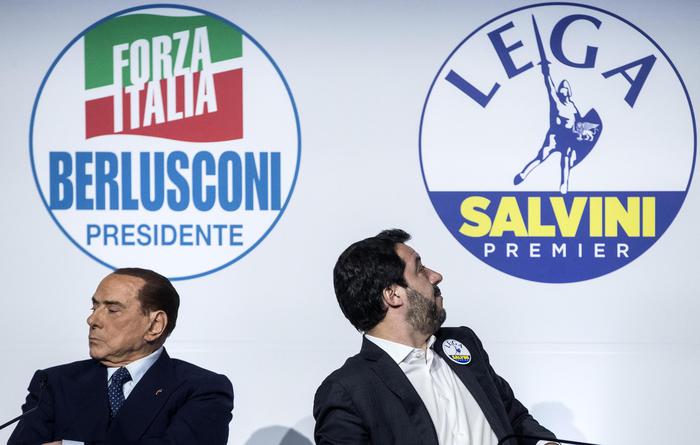 Silvio Berlusconi e Matteo Salvini distanti tra loro