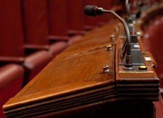 Legge elettorale, via libera della Camera con 217 voti a favore. Tensioni con la minoranza banchi aula camera dei deputati
