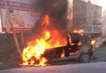 incendio auto in fiamme
