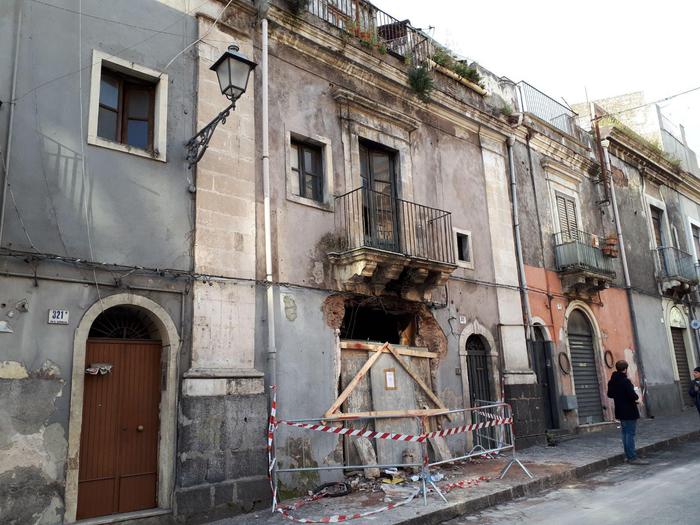 La palazzina di via Sacchero a Catania dove si è verificata l'esplosione