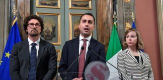 Di Maio: Si a governo con Salvini, ma al tavolo “no ad altri”. FI: “Immaturo” Luigi Di Maio, Danilo Toninelli e Giulia Grillo al termine delle consultazioni con la presidente Casellati