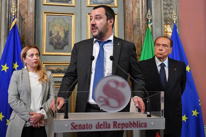 Governo, disgelo Centrodestra-M5s. Salvini: "Partiamo da temi condivisi"