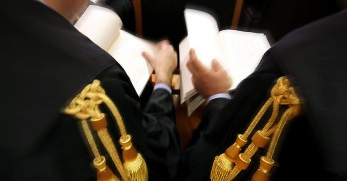 aula processo avvocati toghe giudici aula processo avvocati toghe giudici