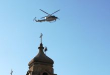 Un elicottero impegnato nelle ricerche del killer nel Vibonese