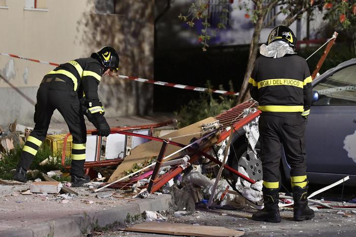 Esplode appartamento a Crotone, 2 morti e 4 feriti